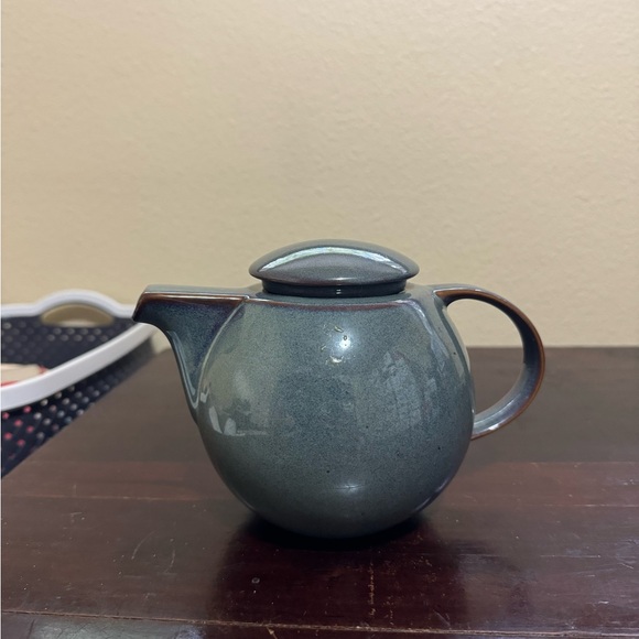 Design Pac Blue Stoneware Pottery Tea Pot with Lid Large Handle 5" High - Picture 3 of 6